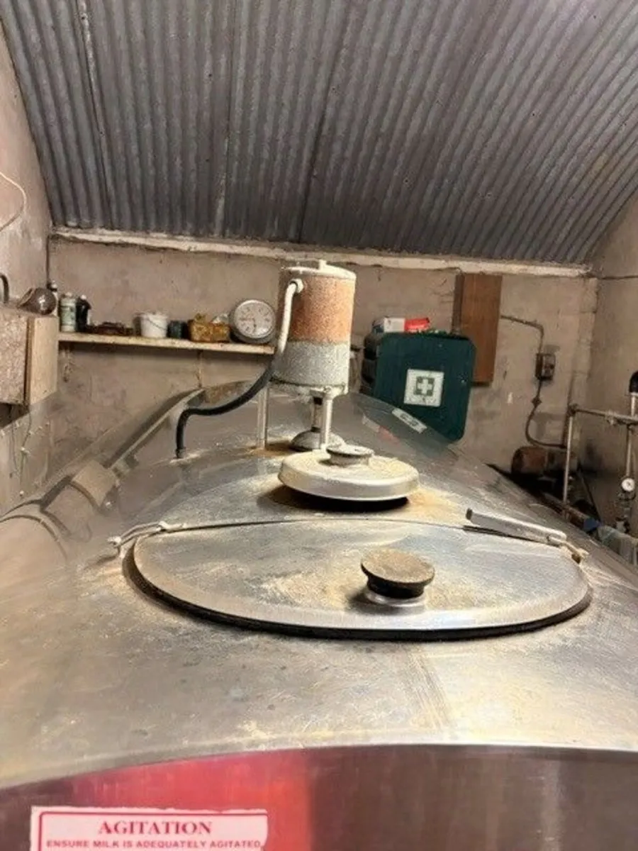 Milk Bulk Tank For Sale - Image 3