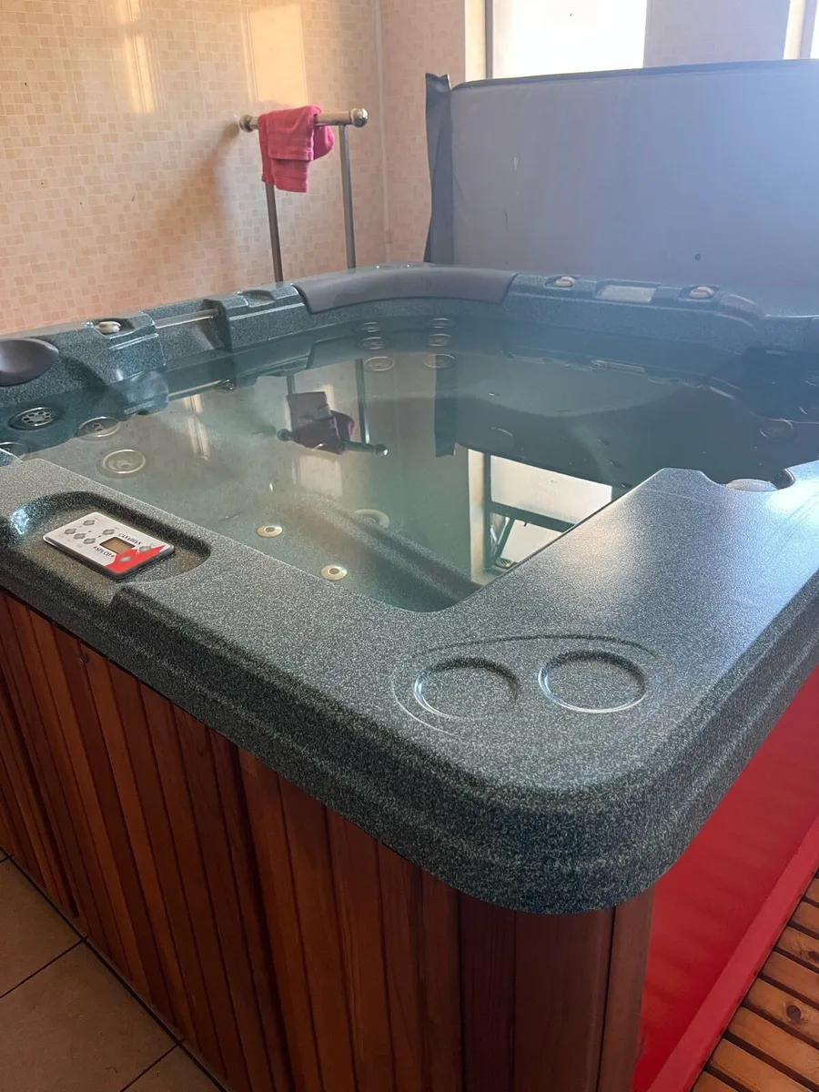 Hot Tub - Image 2