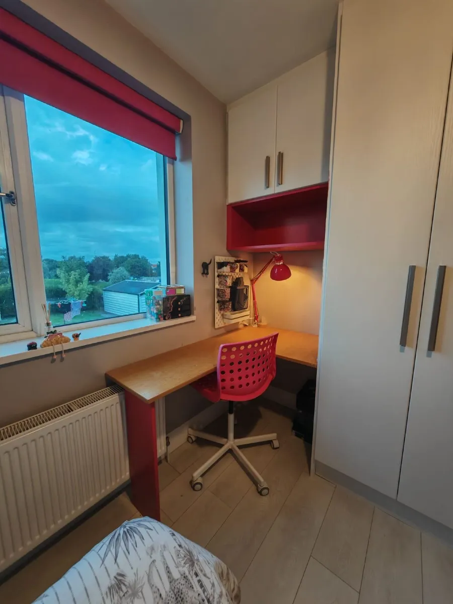 Bedroom furniture - Image 2