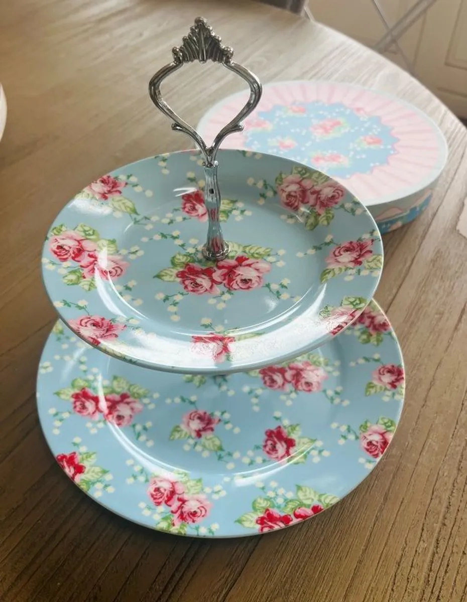 Cakestand & Teapot / Cup & Saucer - Image 4