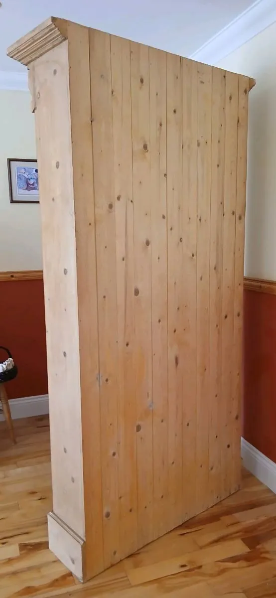 Pine Bookcase. 5 shelves. Solid pine. As New - Image 3