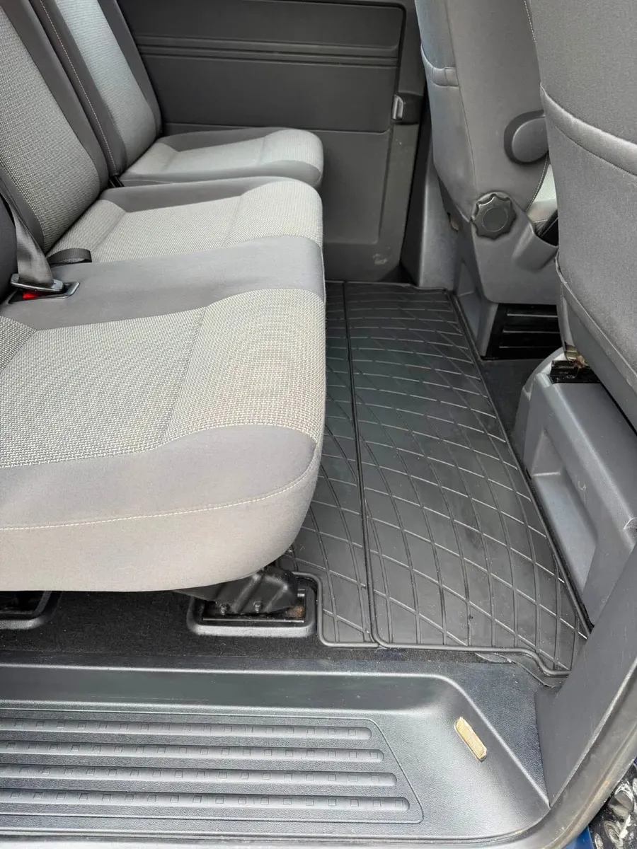 VW Transporter T5.1 shuttle 2010 seats - Image 3