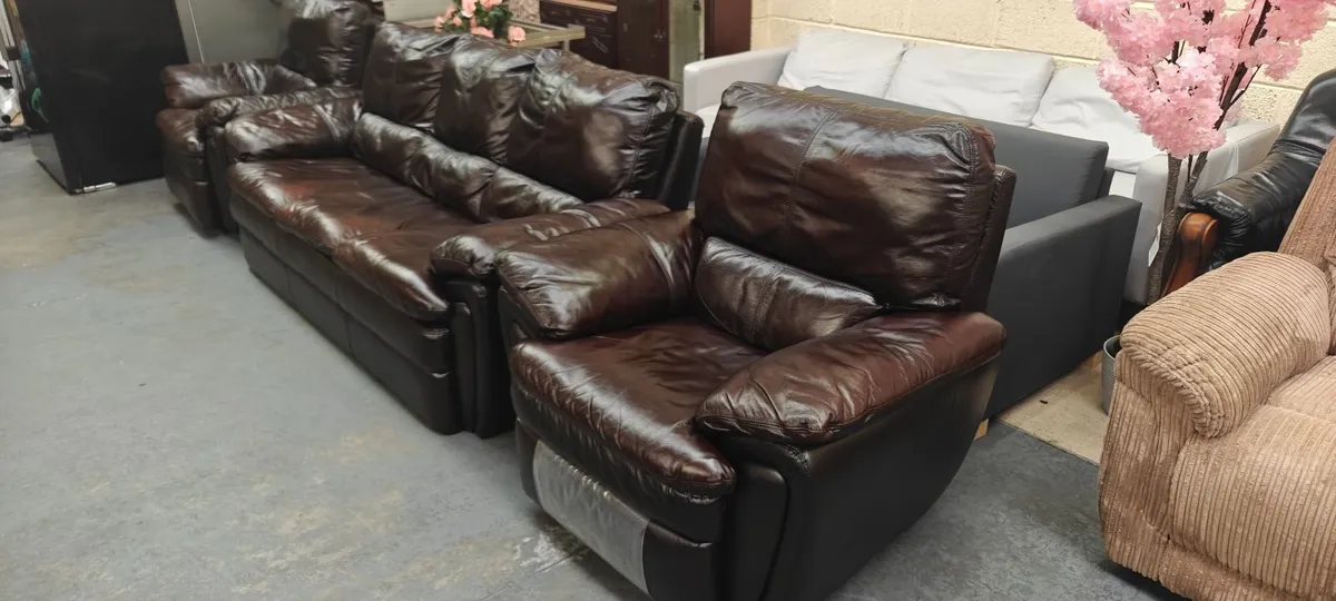Electric Recliners Dark Leather Suit - Image 3
