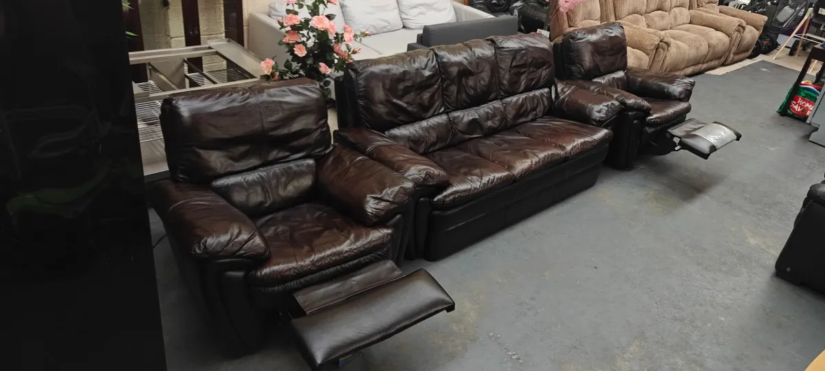 Electric Recliners Dark Leather Suit - Image 1