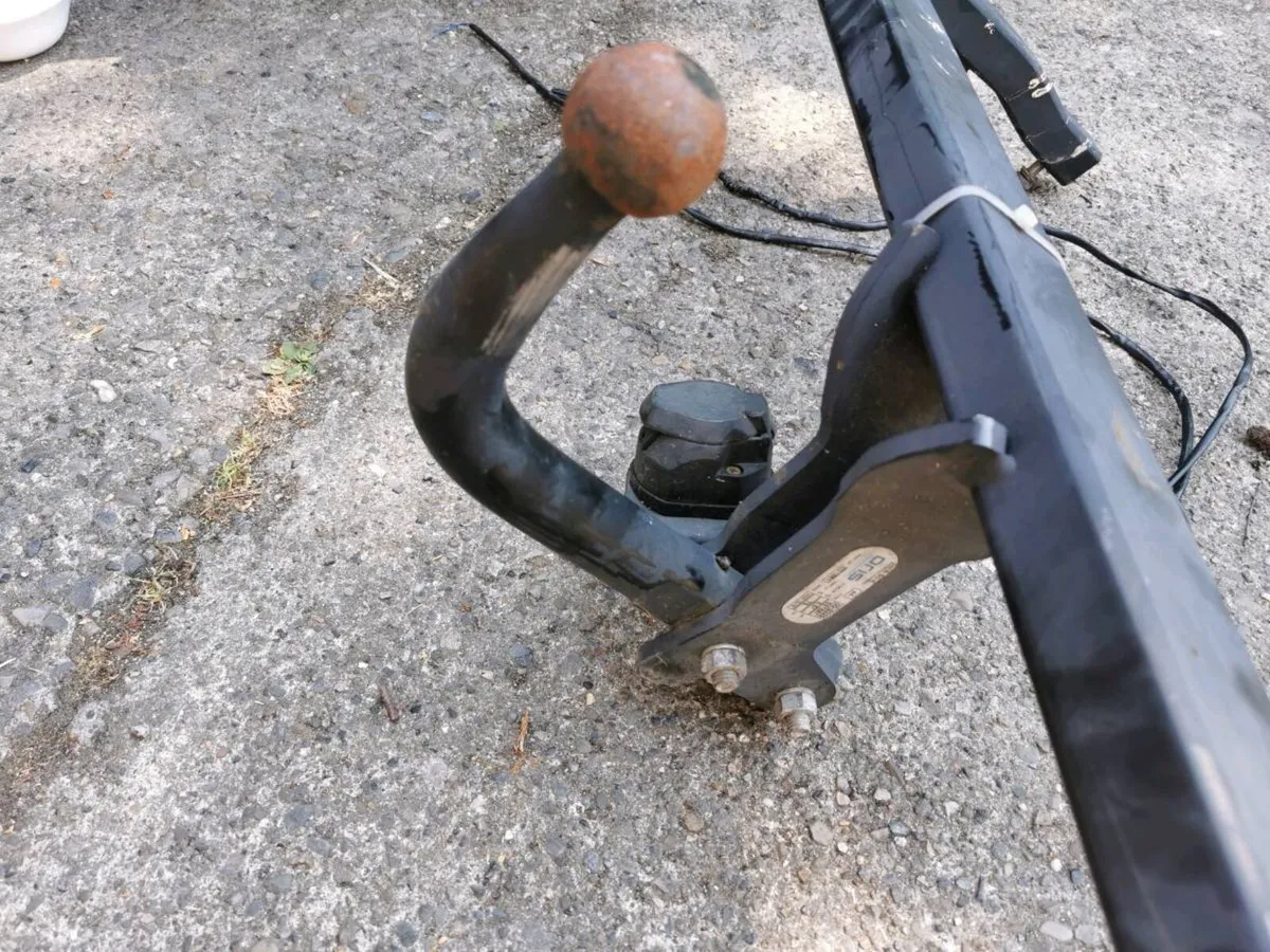 Toyota avensis towbar - Image 2