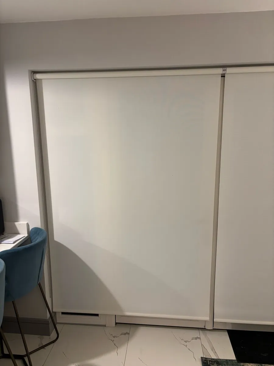 5 White roller blinds - bundle or separate - Image 1