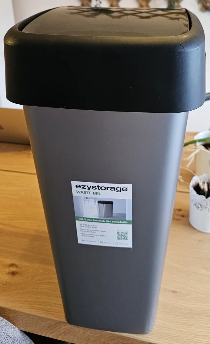 30L kitchen waste bin/ recycling, barely used - Image 1