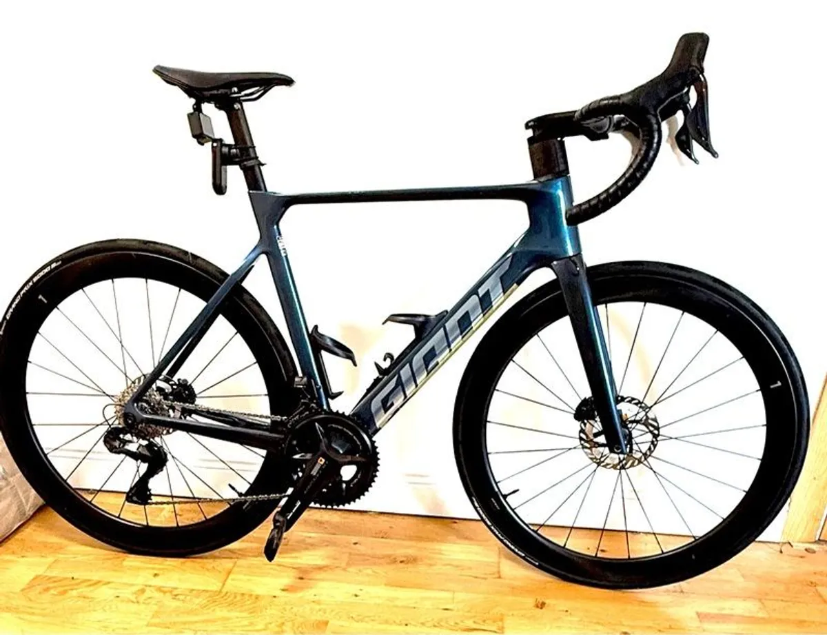 Giant Propel Advanced Pro 0 Aero Road Bike - Image 1