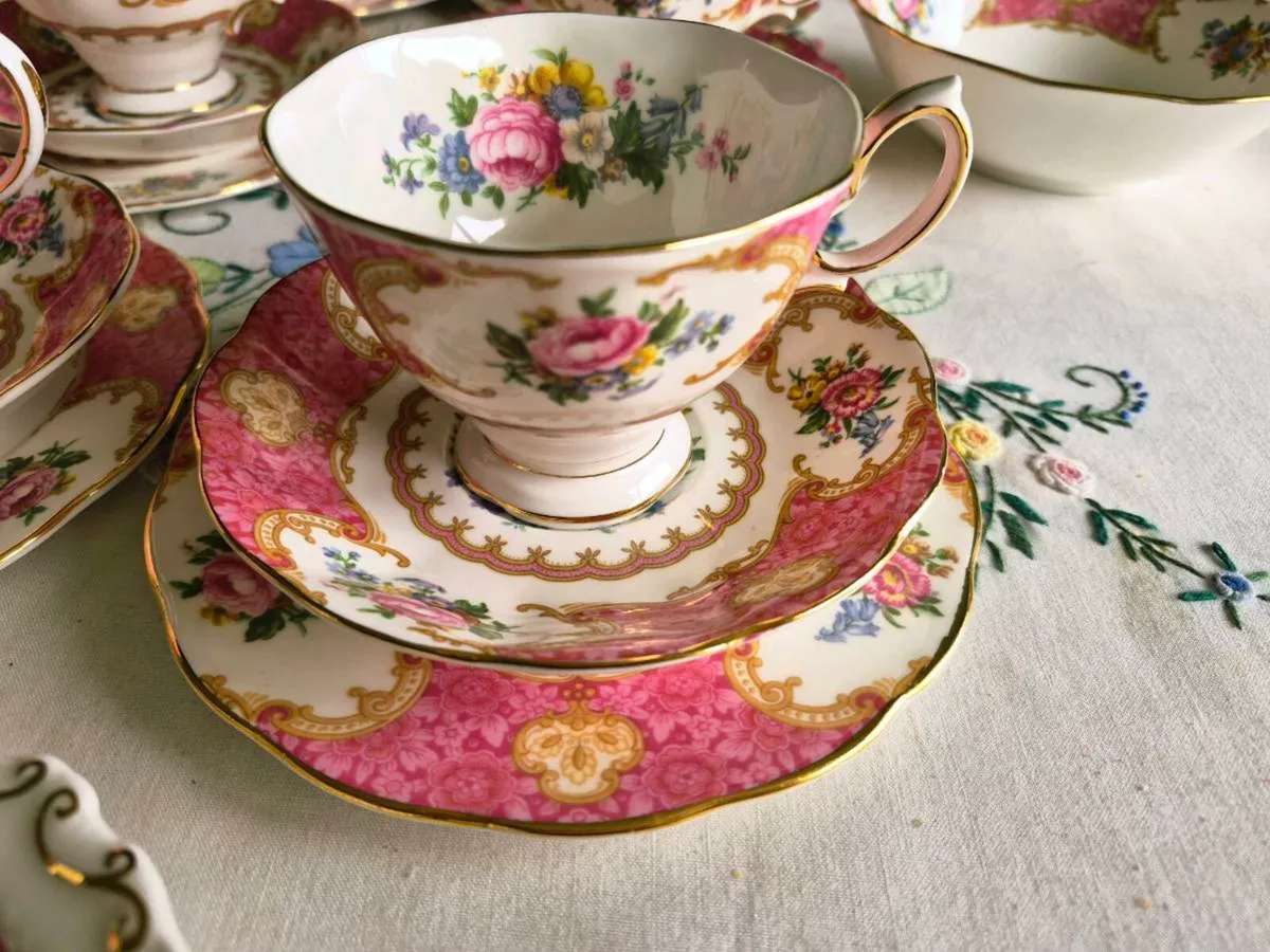Royal albert iconic Lady Carlyle - Image 3