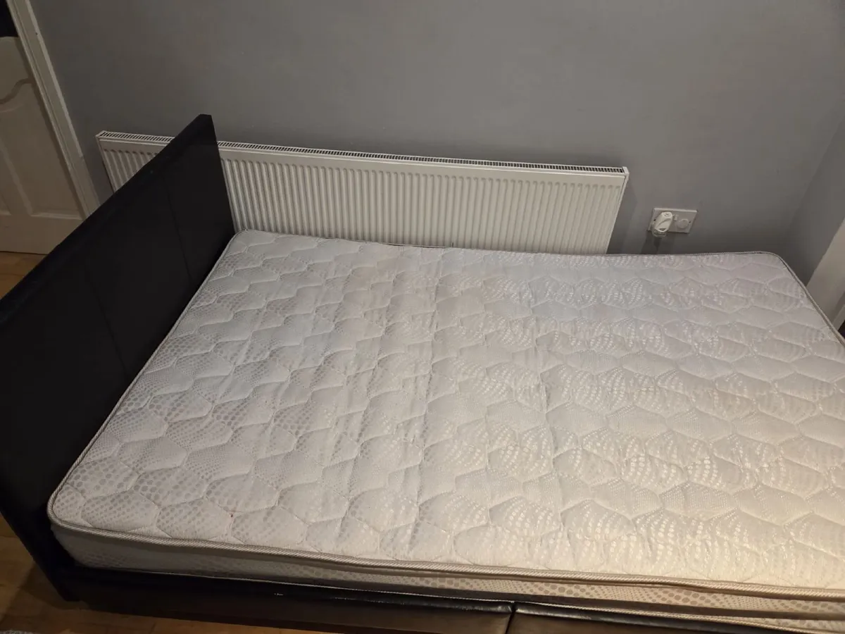 Small double bed for €50 - Image 2