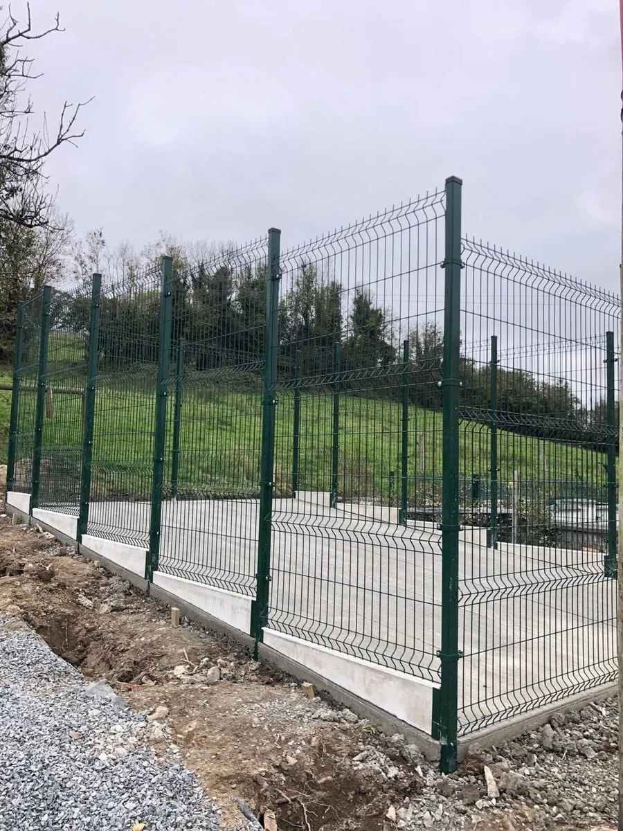 Dog runs, concrete base - Image 2