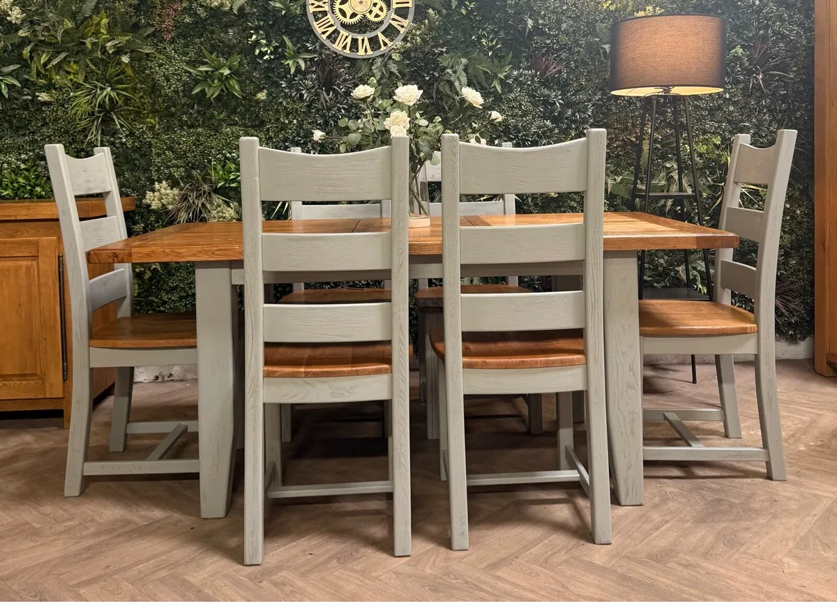 Extending oak kitchen table & 6 chairs - Image 2