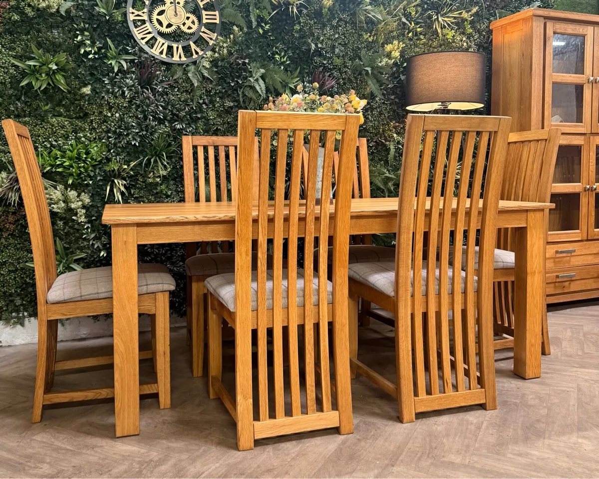 Solid oak kitchen table & 6 chairs - Image 2