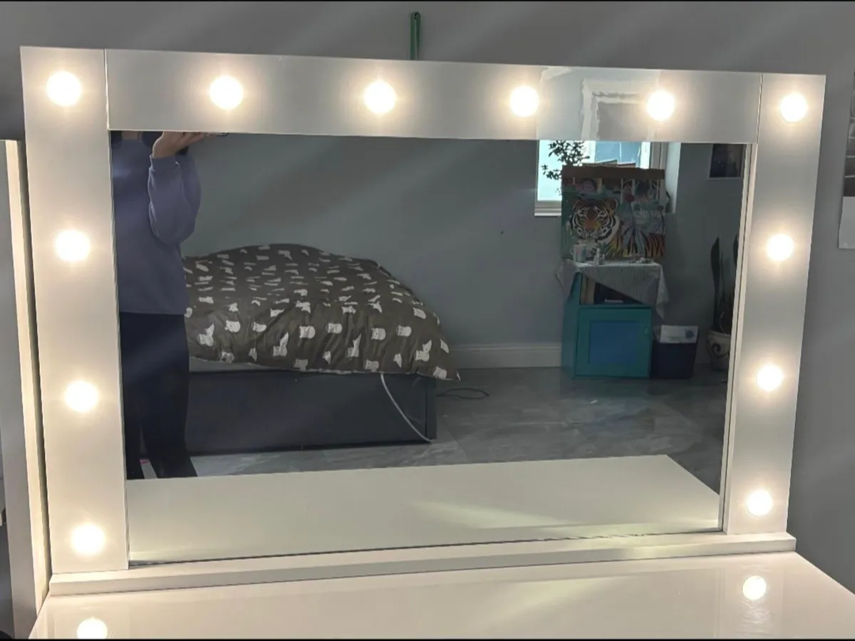 Hollywood Vanity Mirror - Image 1