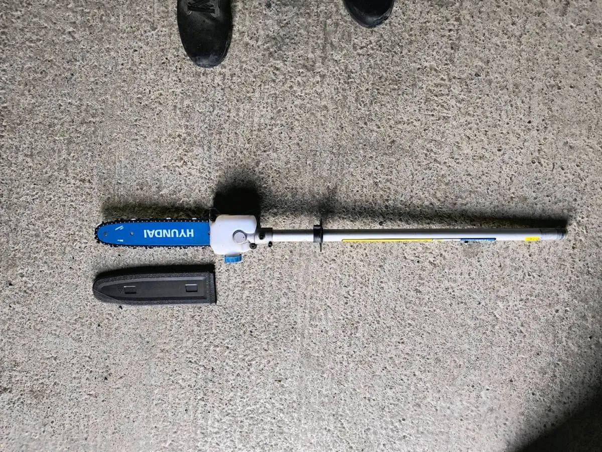 Hyundai long reach hedge trimmer plus chainsaw - Image 3