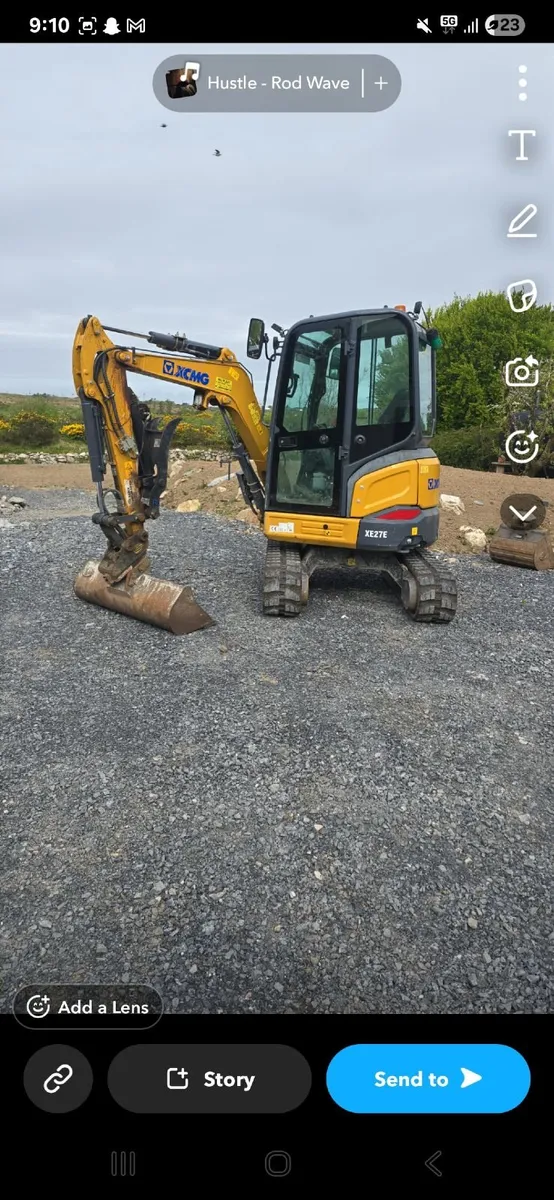 13t and 3t digger with driver - Image 1