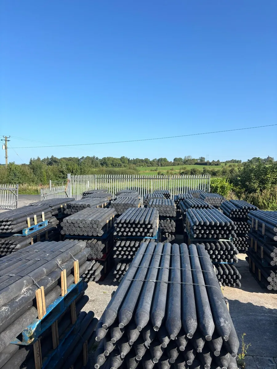 Rubber fencing stakes - Image 1