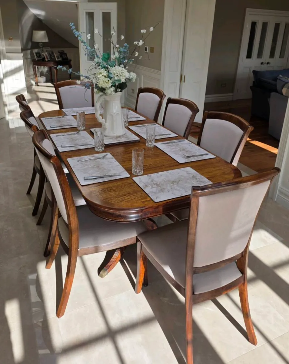 Willis & Gambier Montpellier Dining table & chairs - Image 2