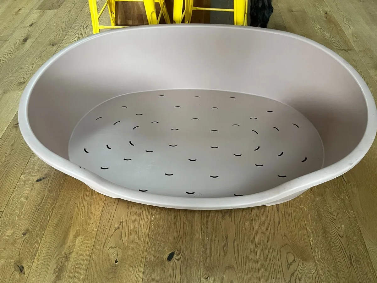 Dog basket bed - Image 1