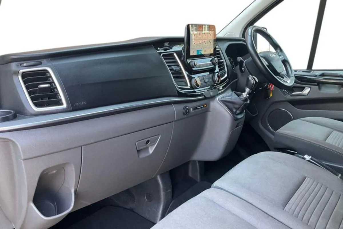 Ford Tourneo Custom 2.0 310 EcoBlue Titanium Minib - Image 3