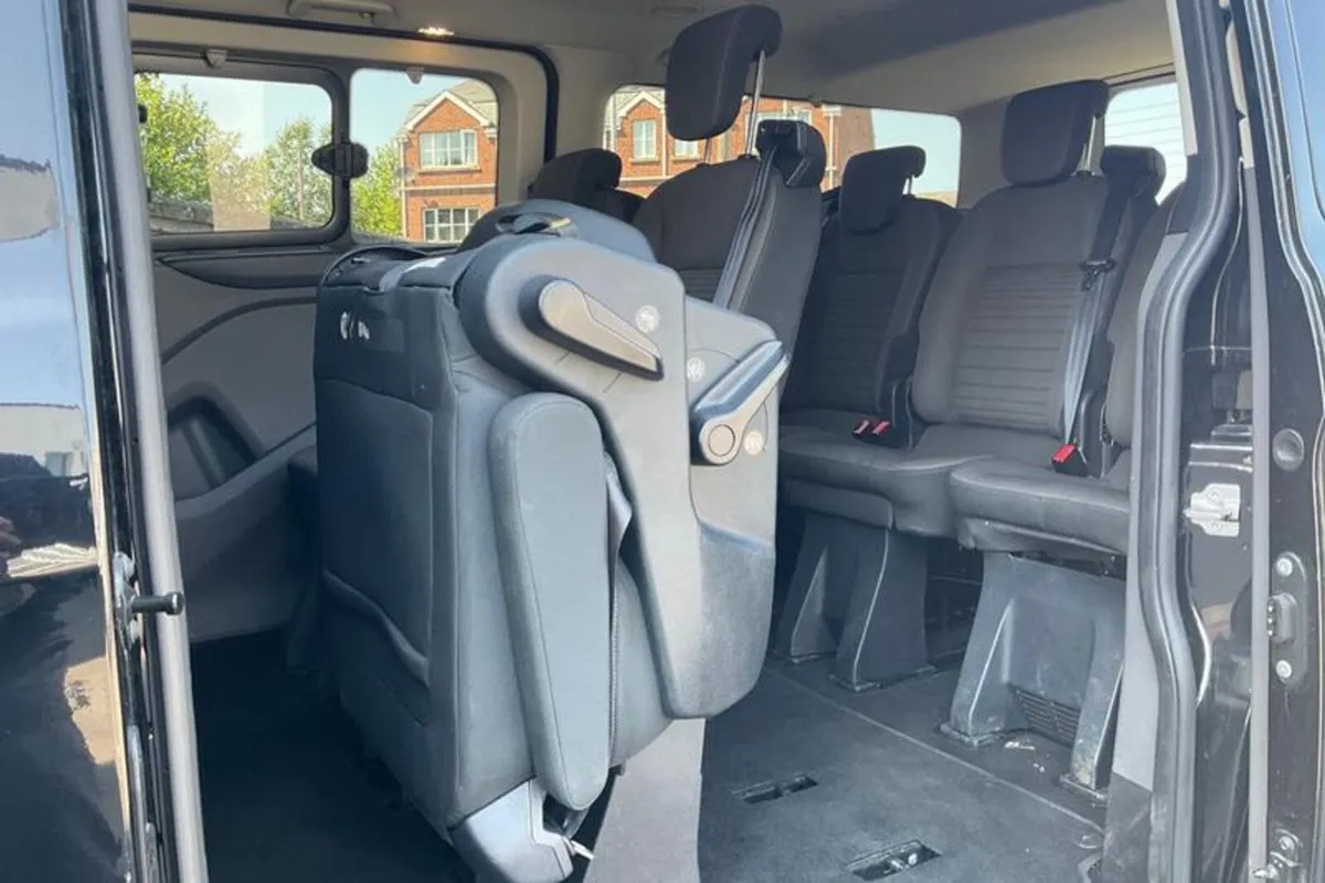 Ford Tourneo Custom 2.0 310 EcoBlue Titanium Minib - Image 4