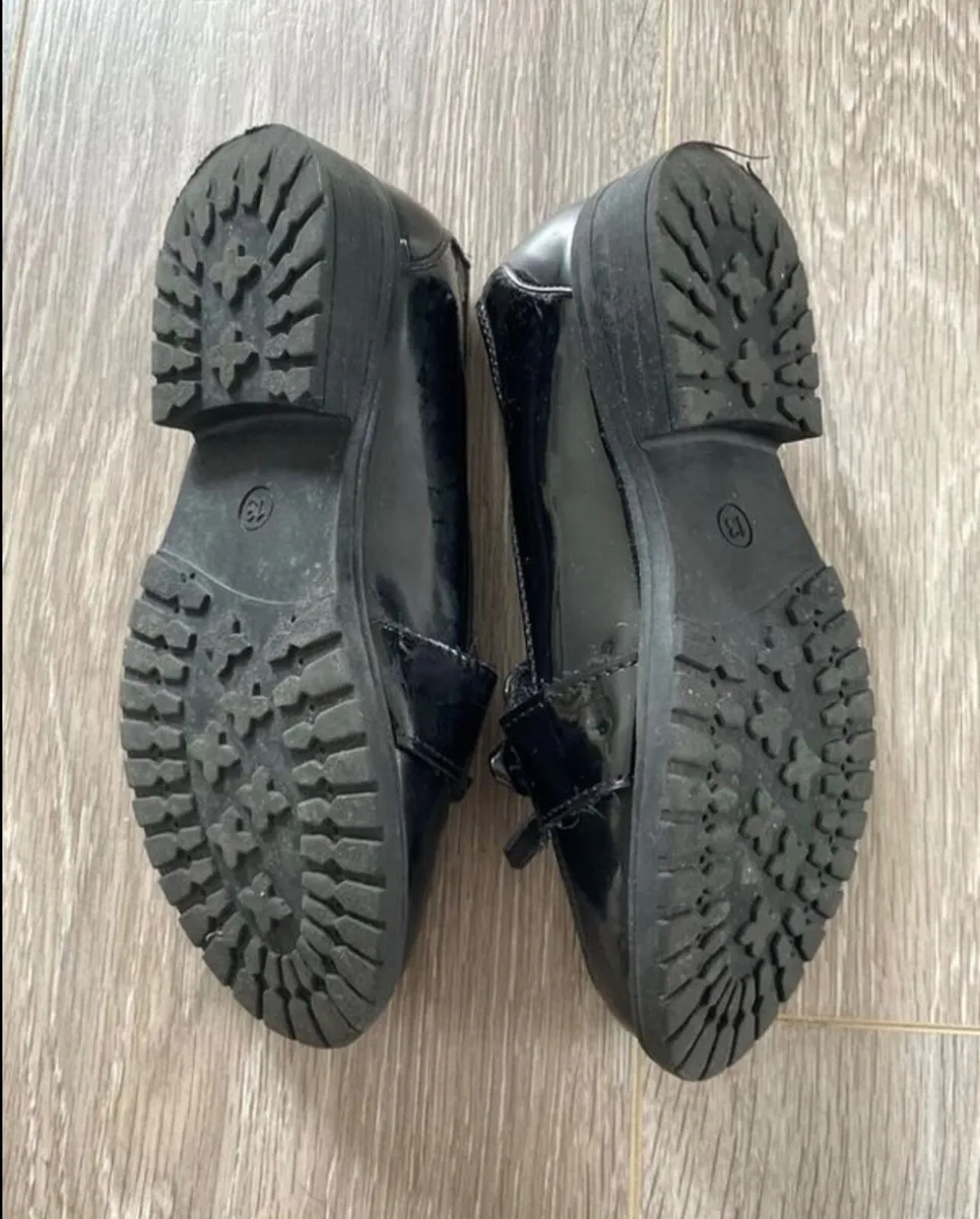 Girls Debenhams School Shoes: Size 13 - OR FREE - Image 3