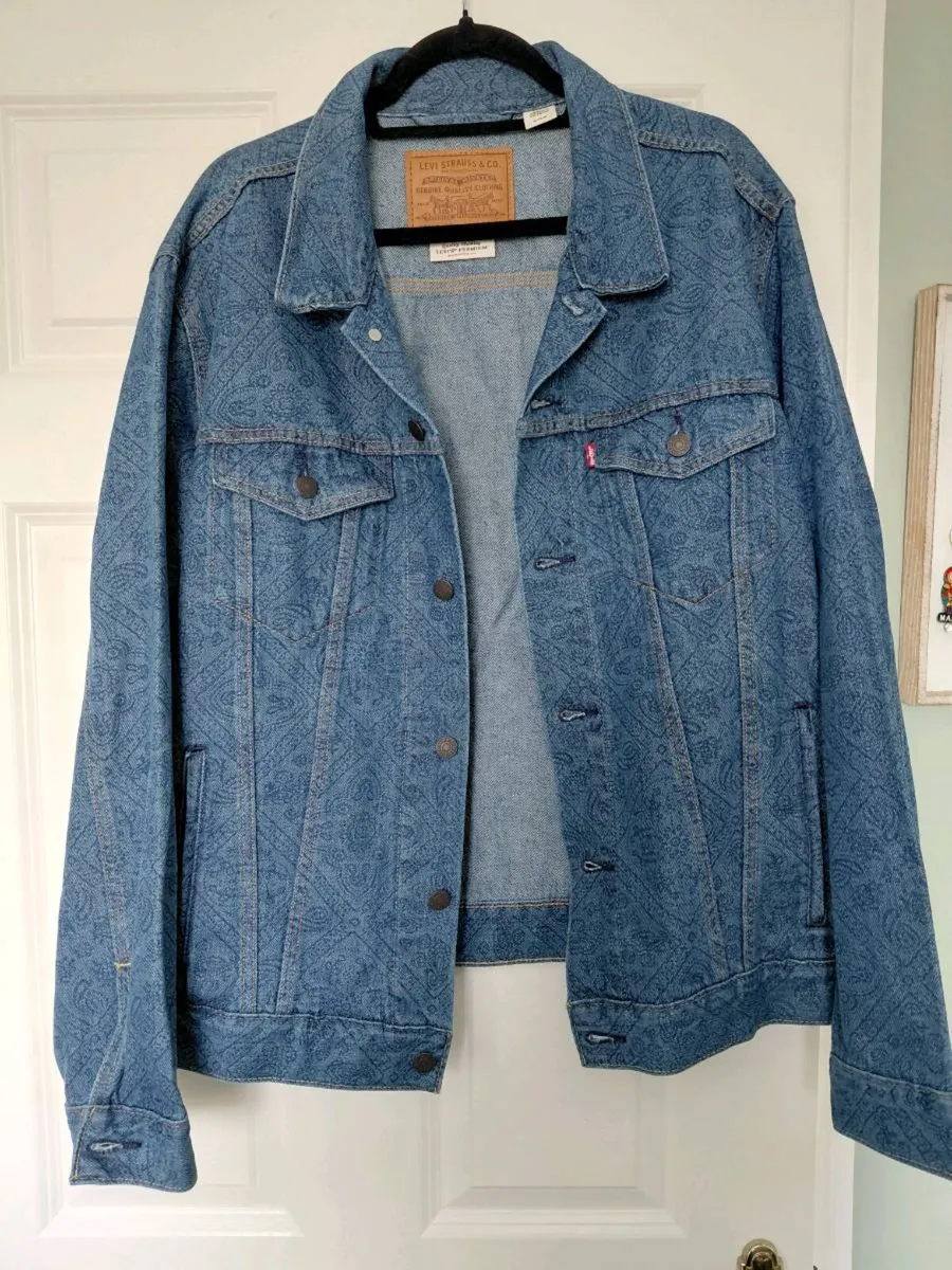 Mens Levis denim jacket
Paisley design - Image 1