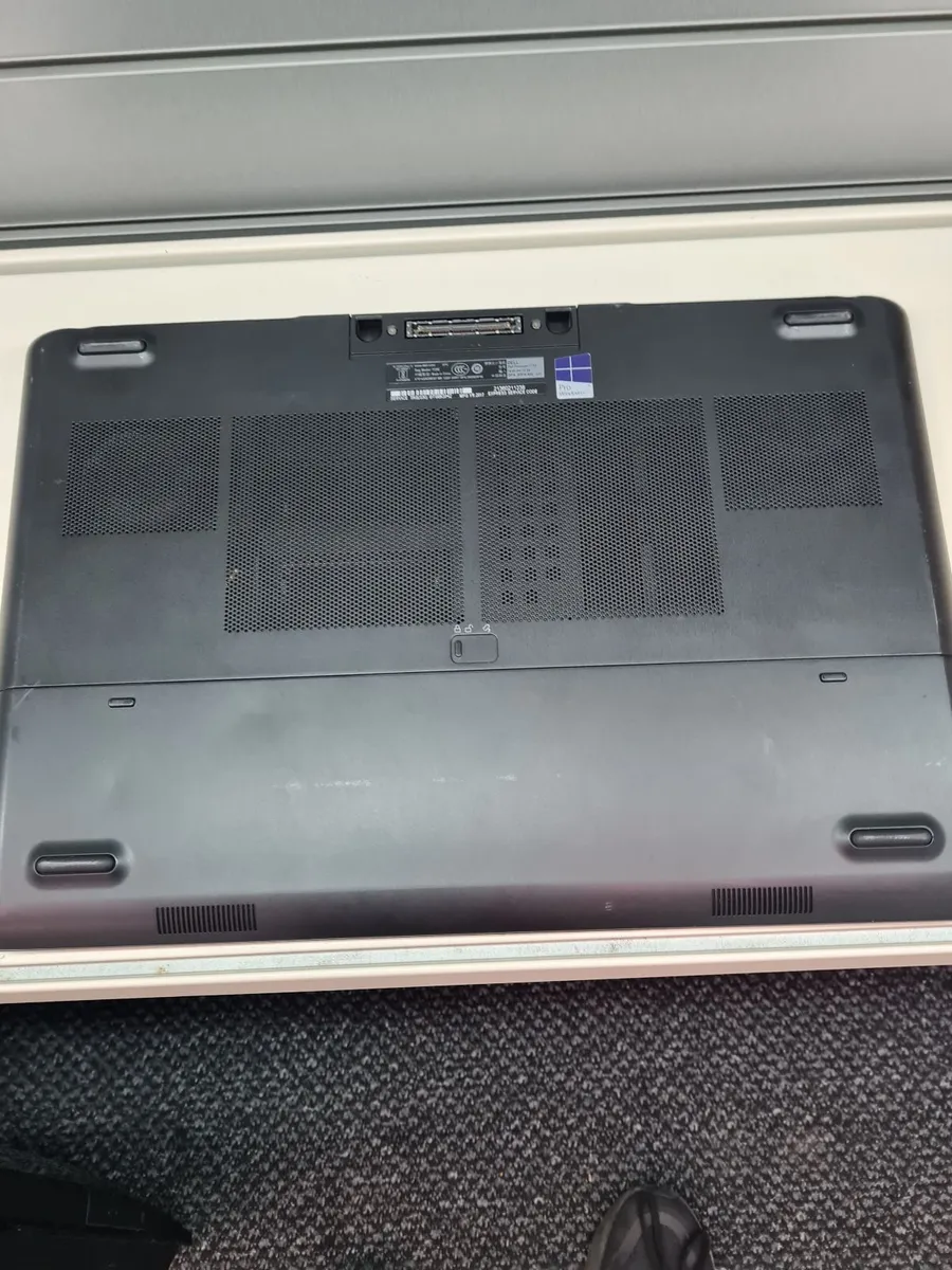 Dell Precision 7710 17" i7-6920HQ - Image 2