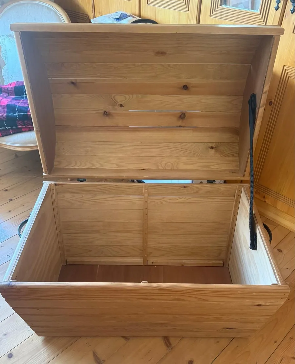 Solid Oak Chest for Blankets & Toys - Image 2