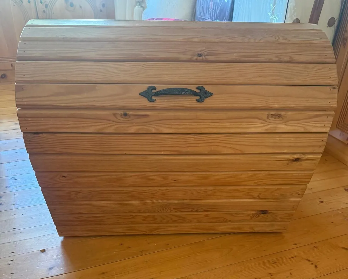 Solid Oak Chest for Blankets & Toys - Image 3