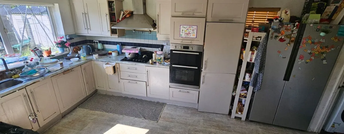 Kitchen Cabinet and Appliances