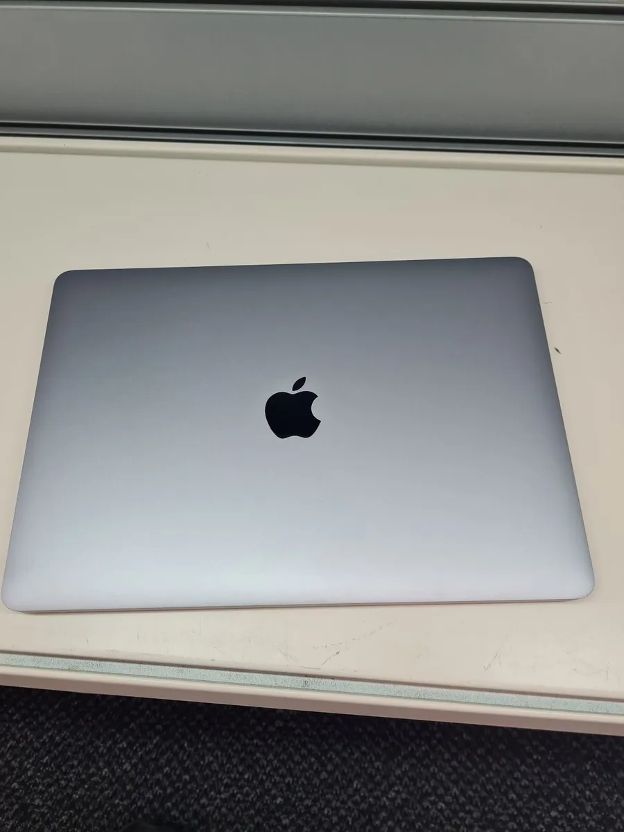 Apple MacBook Pro 2022 M2 8GB RAM 256GB 27 Cycles - Image 2