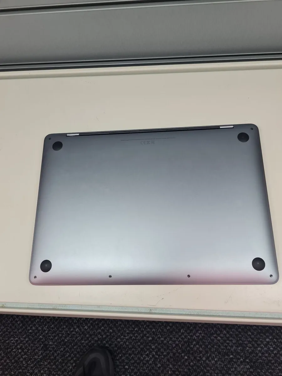 Apple MacBook Pro 2022 M2 8GB RAM 256GB 27 Cycles - Image 3