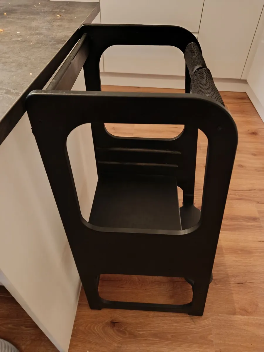 Toddler tower / kitchen helper - Image 1