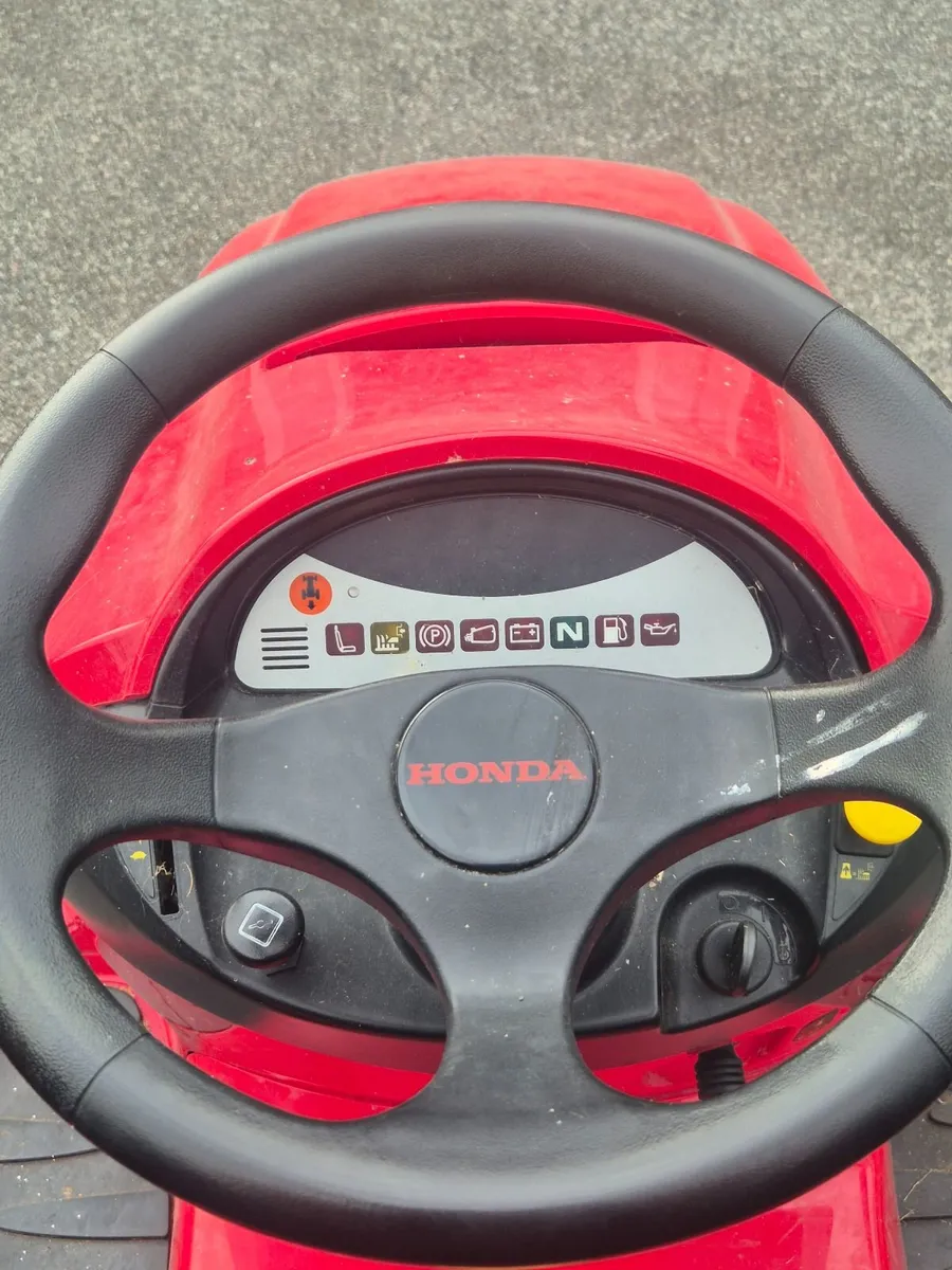 Honda ride-on lawn mower - Image 1