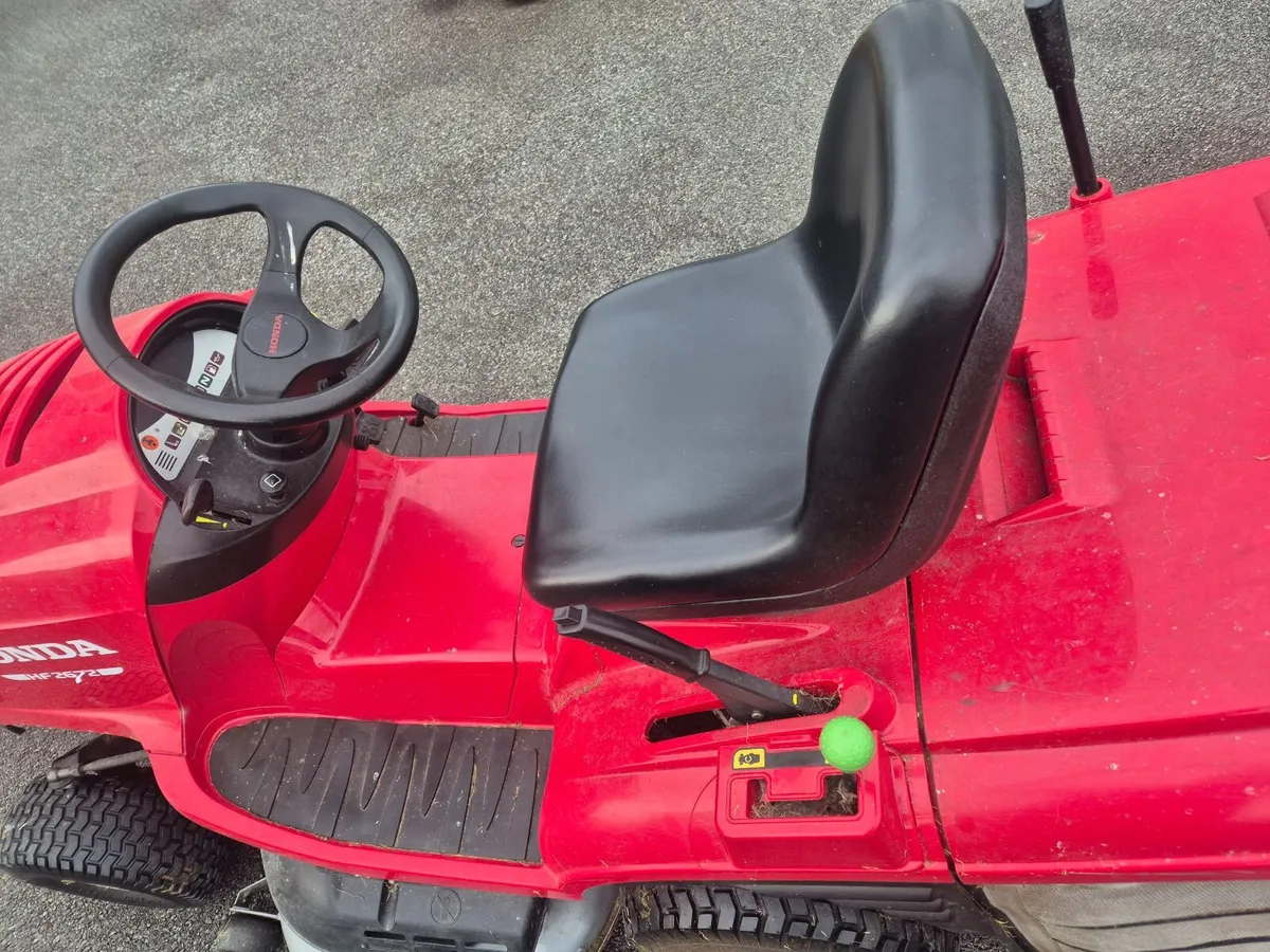 Honda ride-on lawn mower - Image 3
