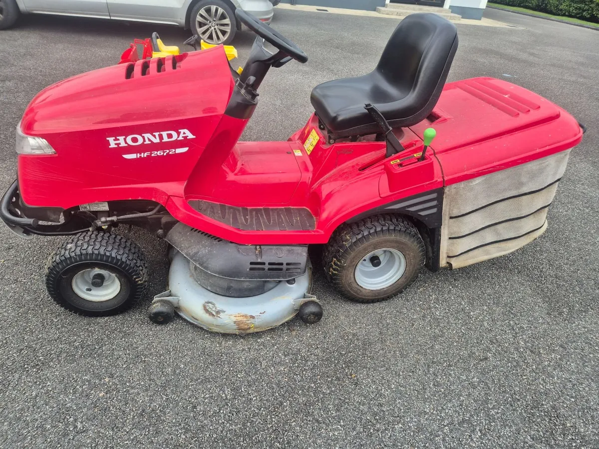 Honda ride-on lawn mower - Image 4