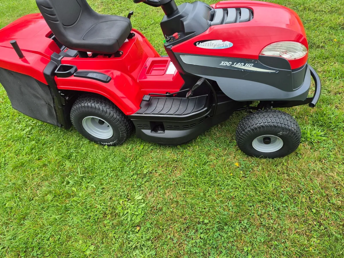 Castlegarden Ride on lawnmower - Image 3