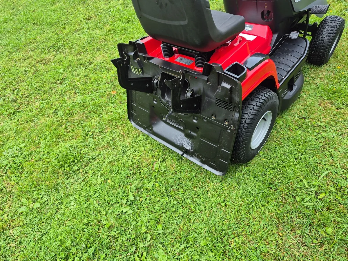 Castlegarden Ride on lawnmower - Image 4
