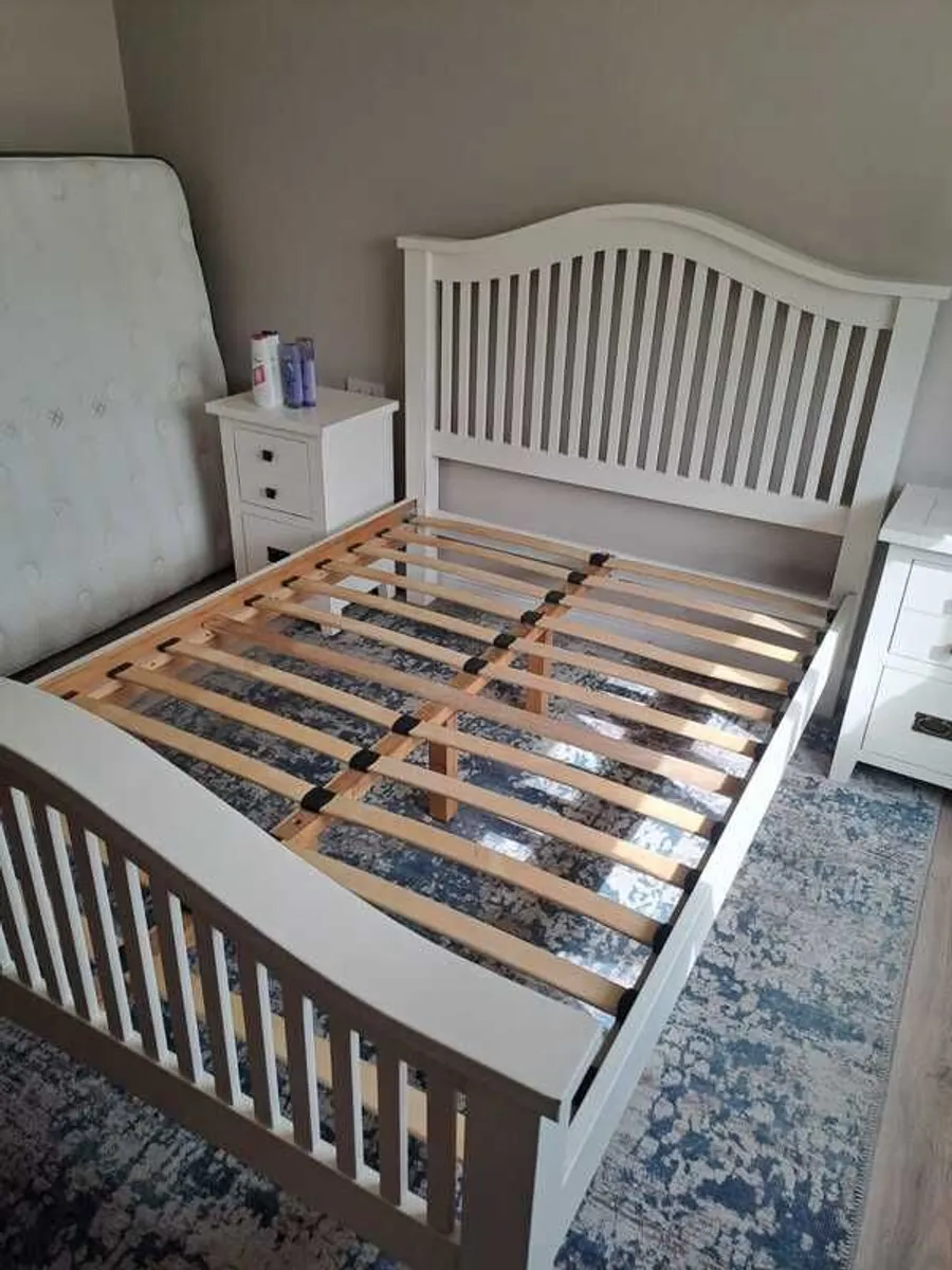 Double Bed and 2 lockers - Image 1