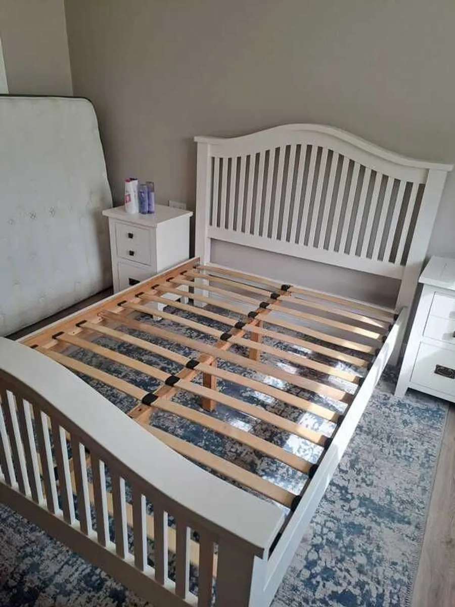 Double Bed and 2 lockers - Image 2