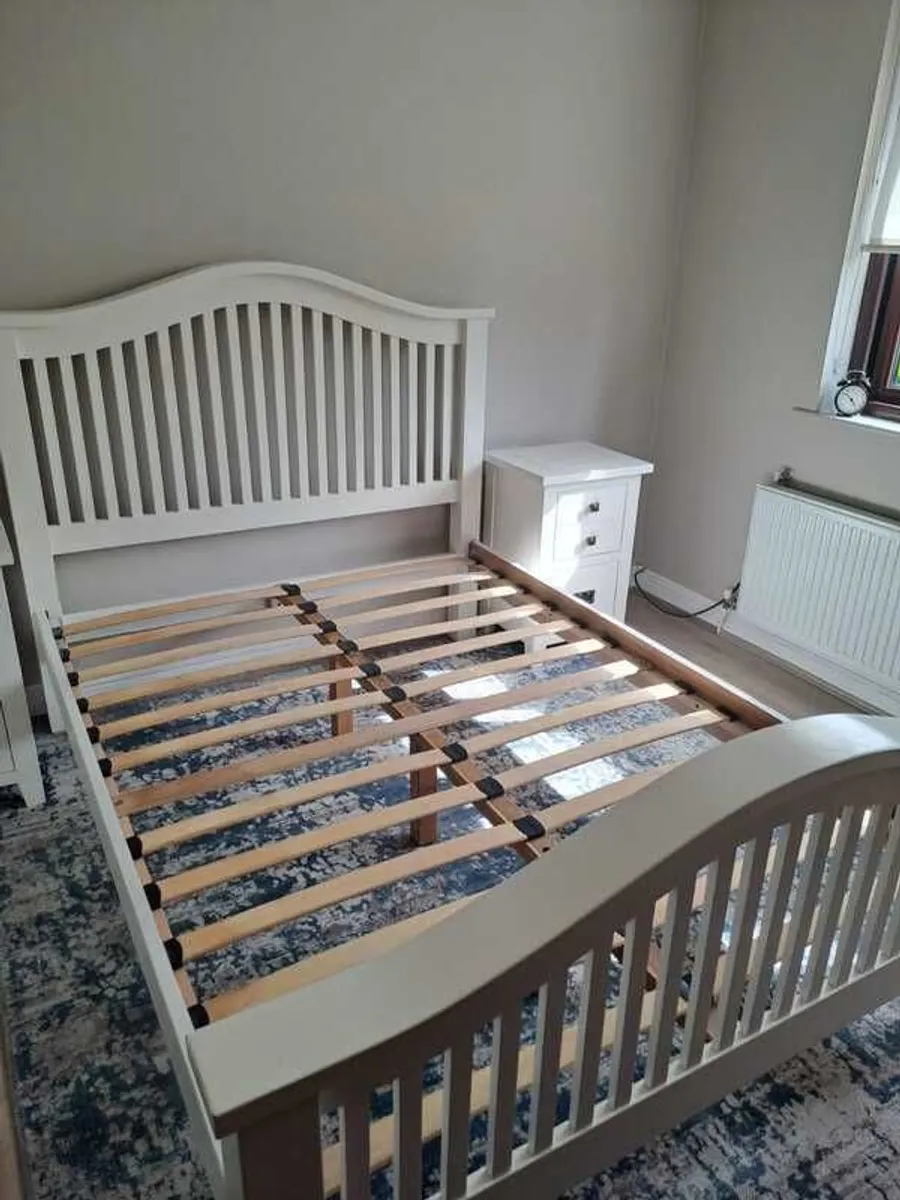 Double Bed and 2 lockers - Image 3