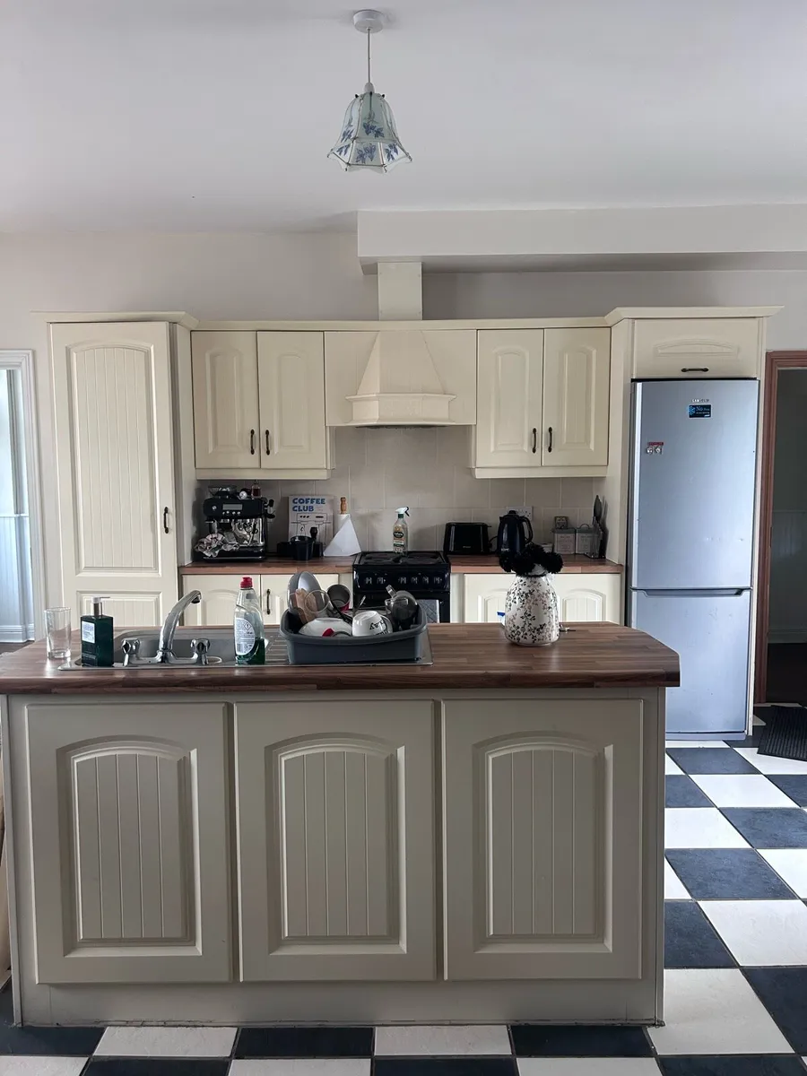Kitchen & Island - Image 1
