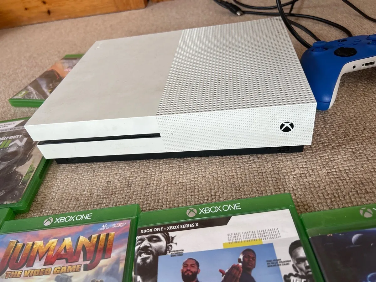 white Xbox One S 500GB - Image 1