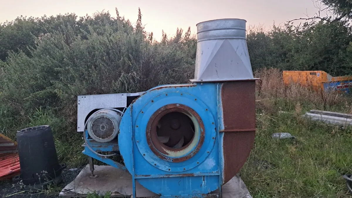 Dust extractor