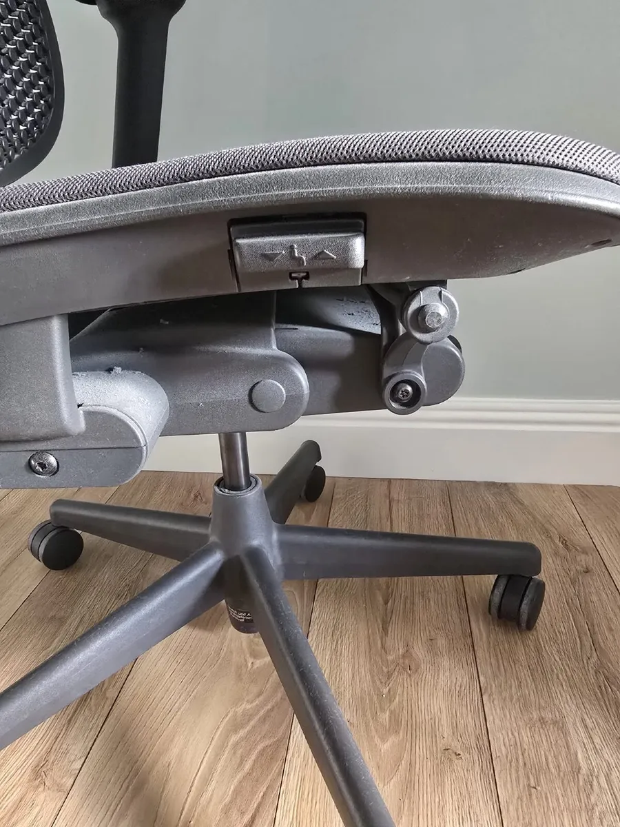 Ergonomic Office Chair - Image 4