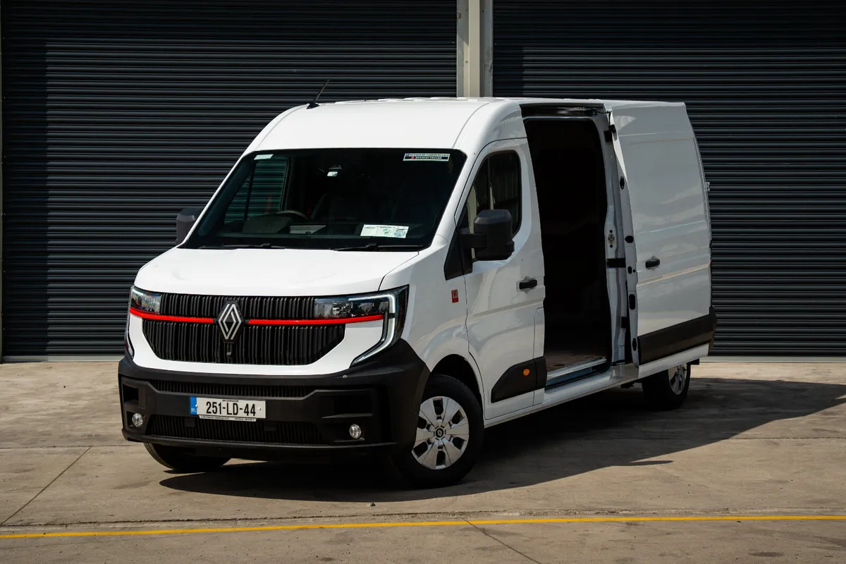 Renault Master 2025 Red Edition L3H2 - Image 4
