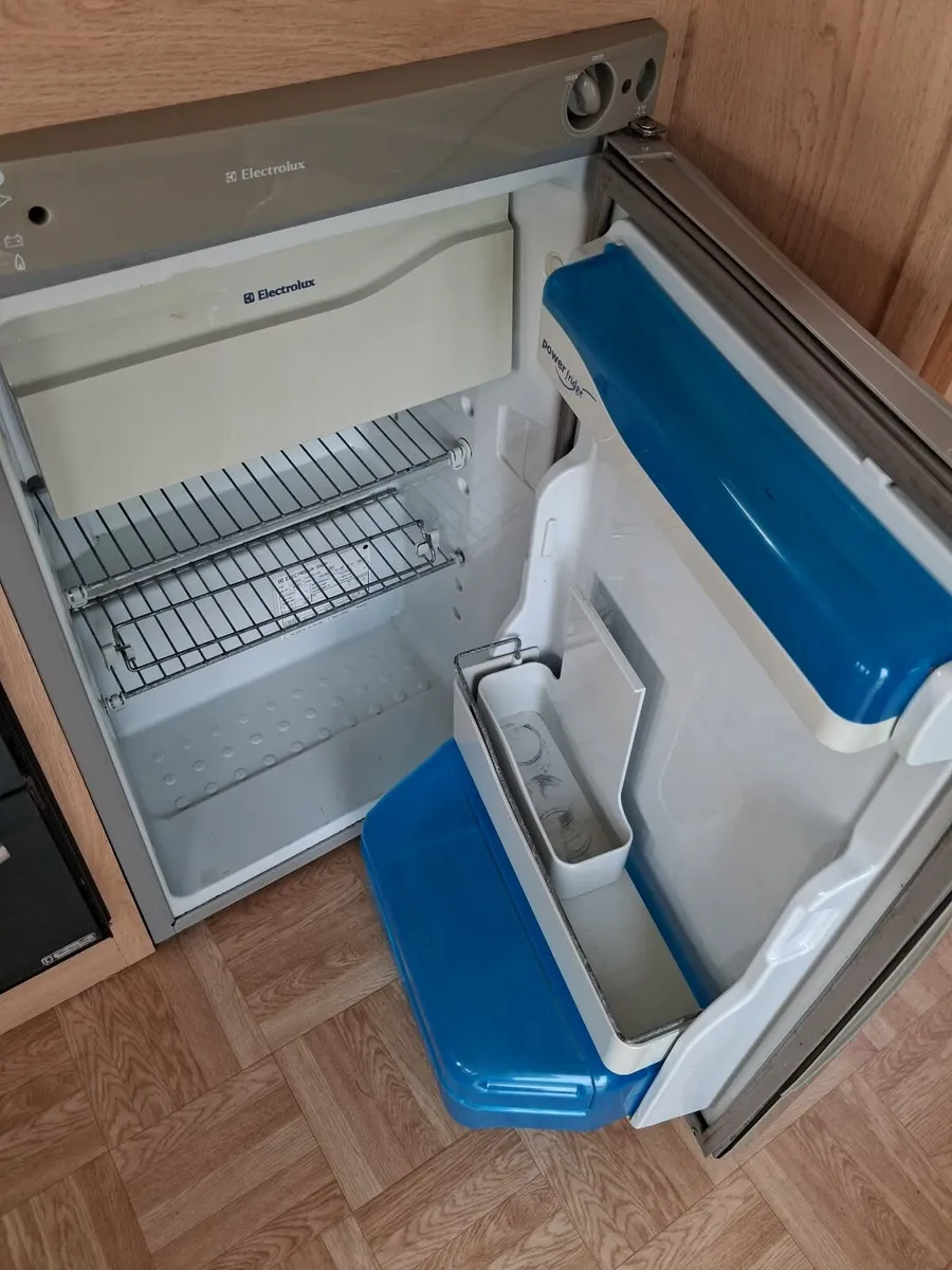 06 model compass magnum caravan. 5 berth - Image 3
