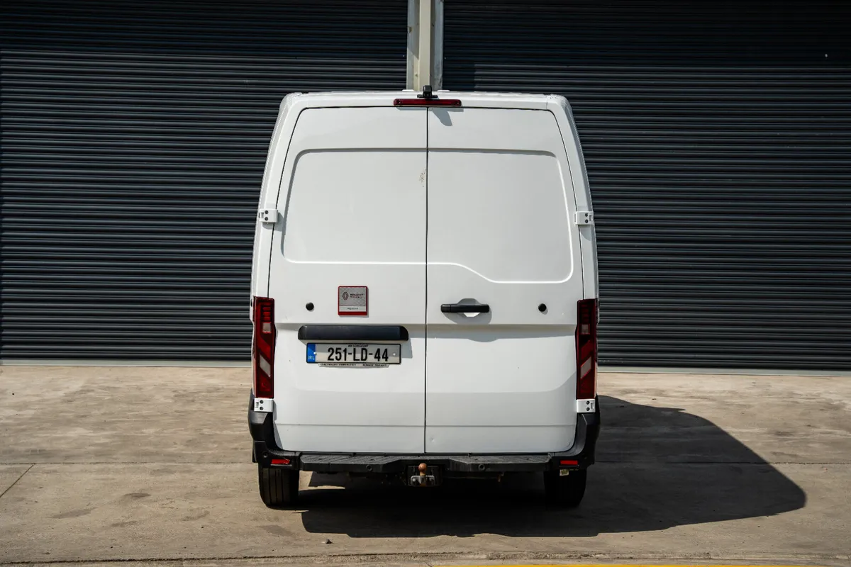 Renault Master 2025 Red Edition L3H2 - Image 3