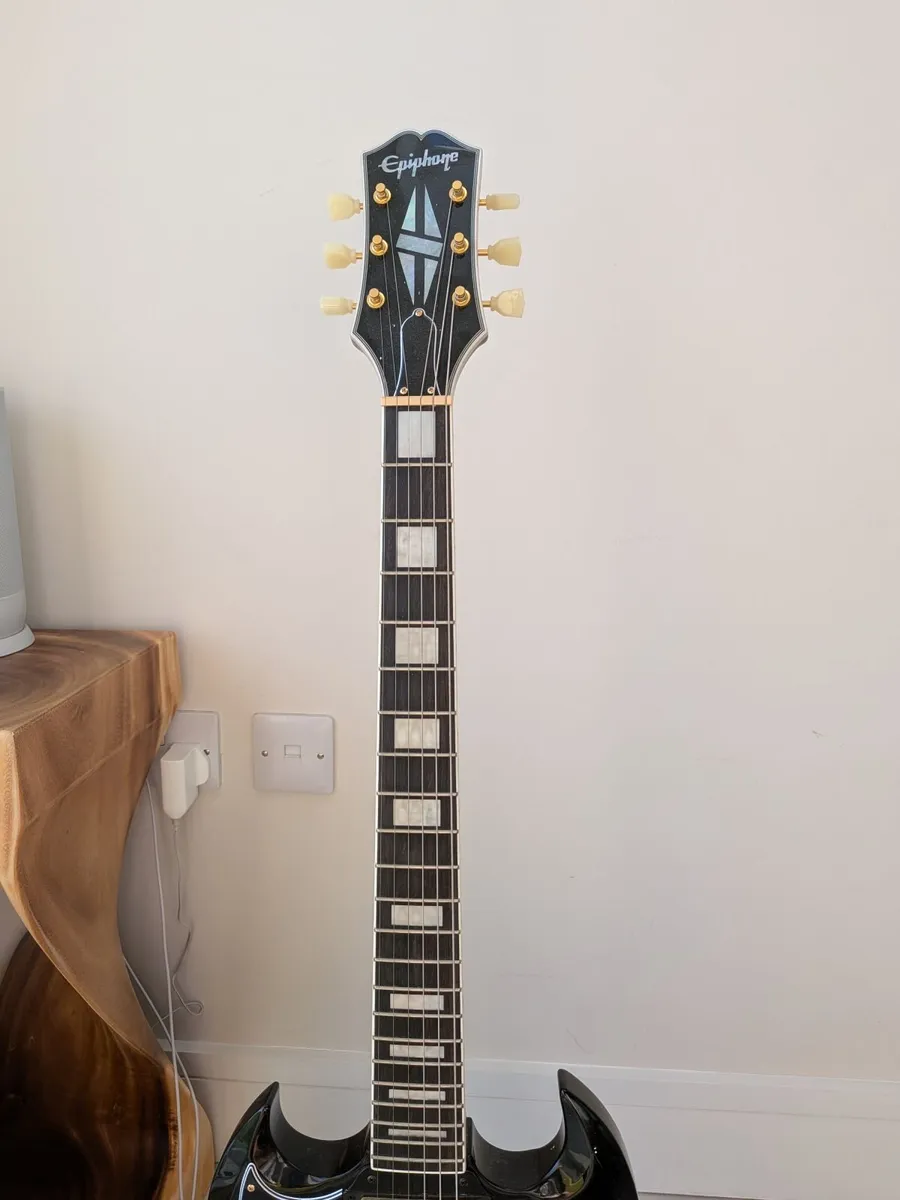 Lefthanded electric guitar - Image 1